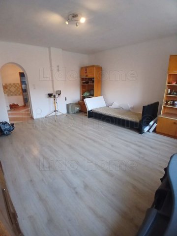 Eladó családi ház, Pápateszéren 13 M Ft, 2 szobás
