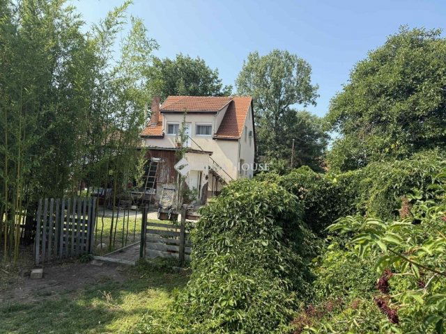 Eladó családi ház, Esztergomban 74.9 M Ft, 6 szobás