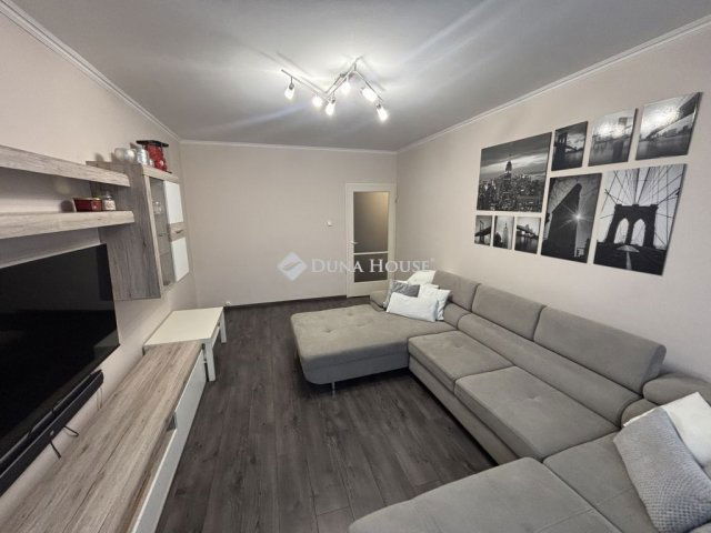 Eladó panellakás, Szegeden, Retek utcában 65 M Ft, 3 szobás