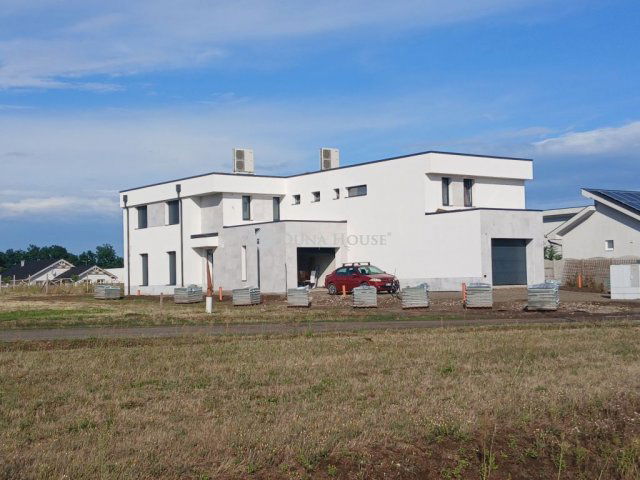Eladó ikerház, Debrecenben 150 M Ft, 4 szobás