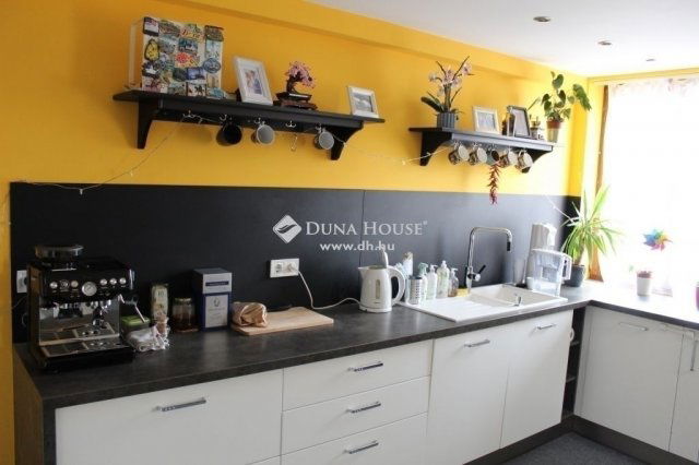 Eladó téglalakás, Budapesten, VIII. kerületben 98 M Ft, 3 szobás