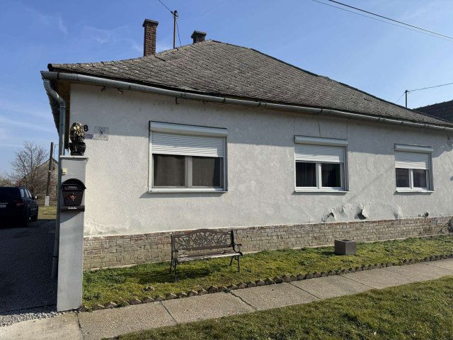 Eladó családi ház, Bogdásán 12 M Ft, 4 szobás