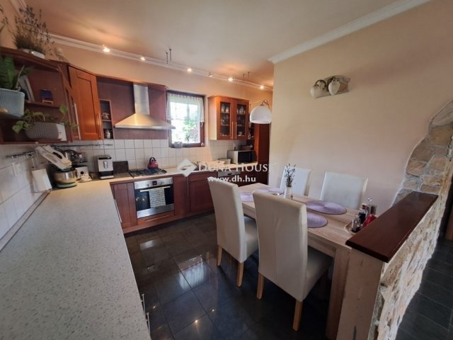 Eladó családi ház, Kecskeméten 149 M Ft, 5 szobás