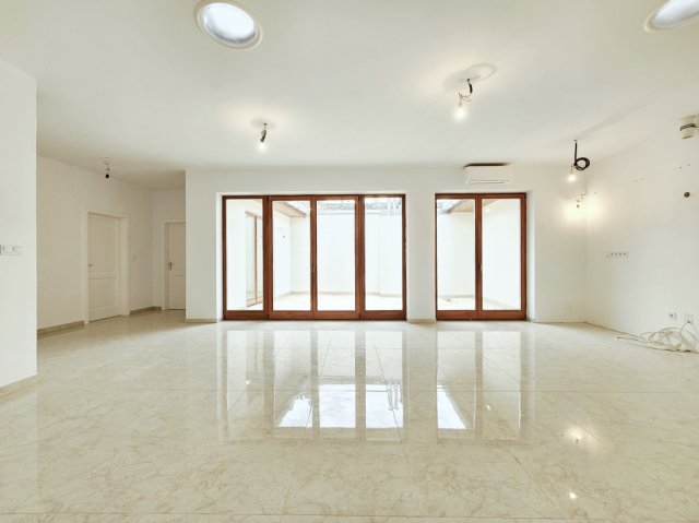 Eladó téglalakás, Vácon 119 M Ft, 4 szobás