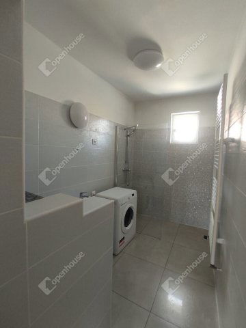 Eladó családi ház, Komáromban 95 M Ft, 5 szobás