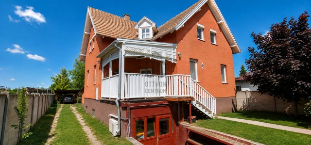 Eladó családi ház, Esztergomban 84 M Ft, 6 szobás