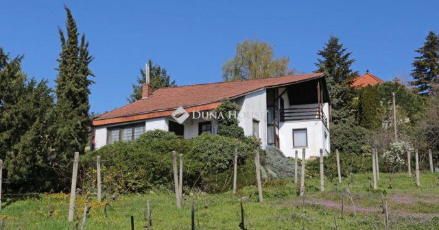 Eladó családi ház, Pécsett 238 M Ft, 6 szobás