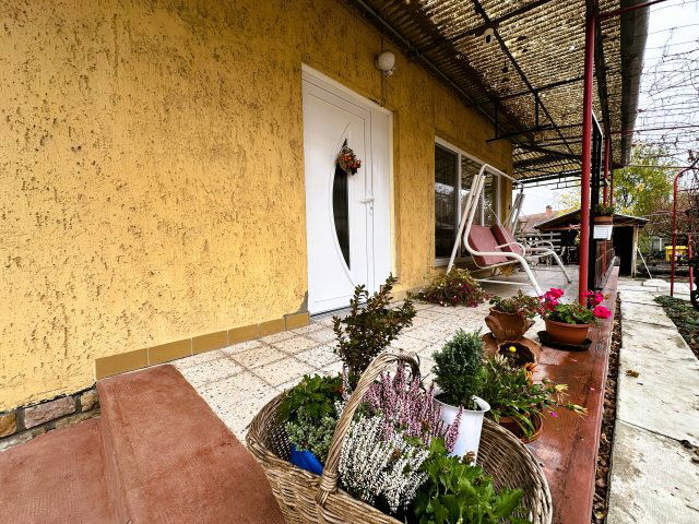 Eladó családi ház, Sarkadon 30 M Ft, 2 szobás