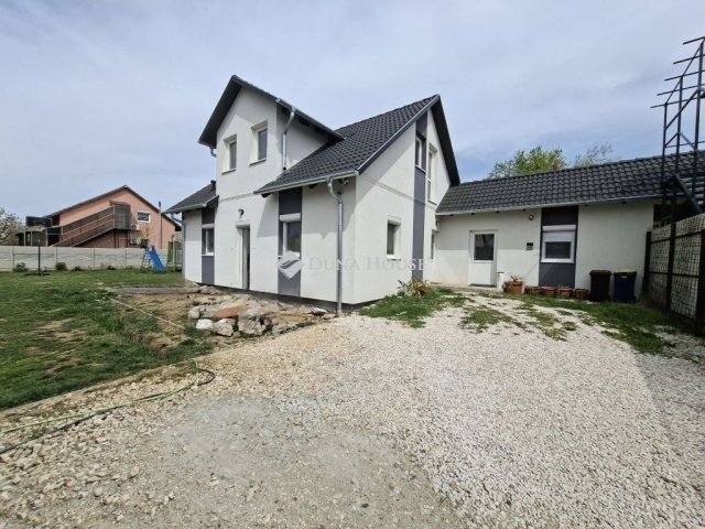 Eladó ikerház, Gyömrőn 99 M Ft, 3 szobás / költözzbe.hu