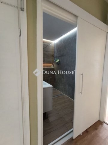 Eladó téglalakás, Mohácson 33 M Ft, 3 szobás