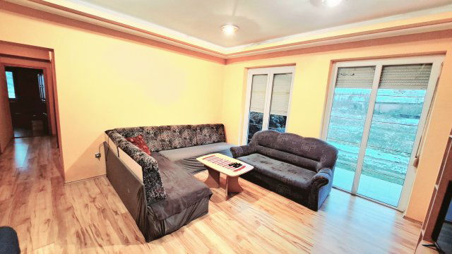 Eladó családi ház, Abában 99.9 M Ft, 8 szobás