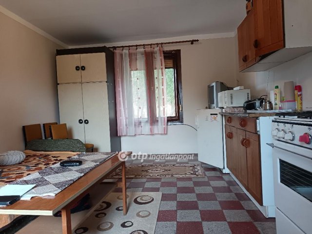 Eladó családi ház, Hosszúpályin 9.9 M Ft, 1 szobás