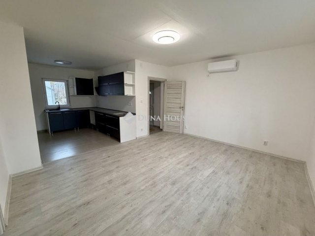 Eladó családi ház, Előszálláson 65 M Ft, 3 szobás