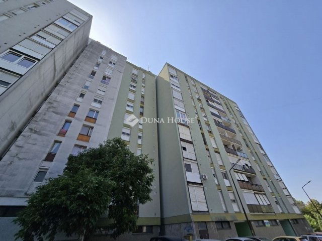 Eladó panellakás, Pécsett 39.9 M Ft, 2 szobás