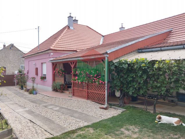 Eladó családi ház, Marcaliban 49.5 M Ft, 2+1 szobás
