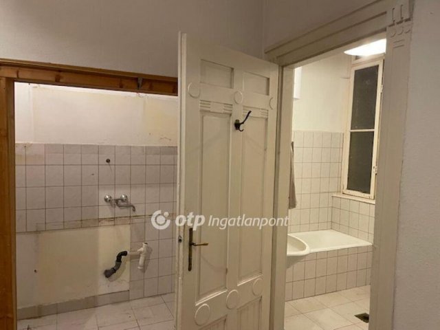 Eladó téglalakás, Budapesten, V. kerületben 64.9 M Ft, 1 szobás