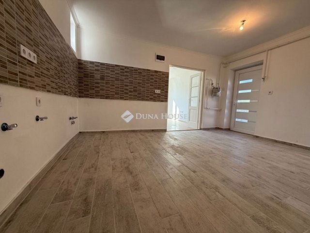 Eladó családi ház, Kecskeméten 24.9 M Ft, 2 szobás