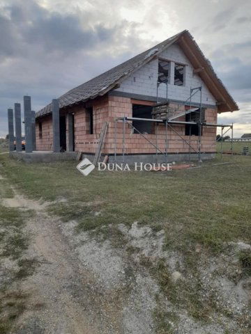 Eladó családi ház, Marázán 21 M Ft, 4 szobás