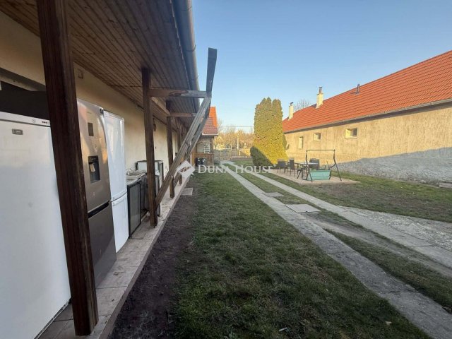 Eladó családi ház, Etyeken, Deák Ferenc utcában 67 M Ft