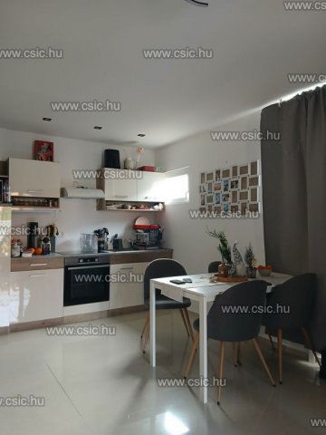 Eladó családi ház, Dunakeszin 64.9 M Ft, 2 szobás