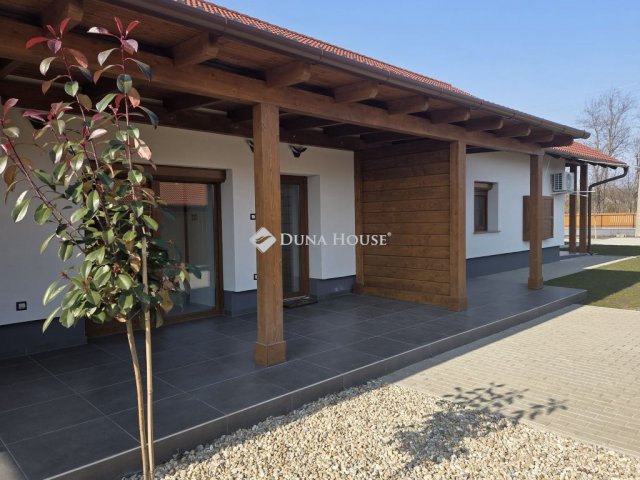 Eladó sorház, Szolnokon 87.9 M Ft, 3 szobás