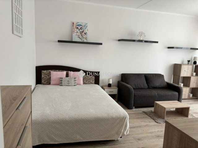 Eladó panellakás, Pécsett 34.9 M Ft, 1 szobás