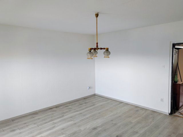 Eladó panellakás, Veszprémben 47.5 M Ft, 2 szobás