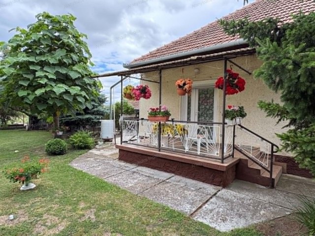 Eladó családi ház, Sarkadon 18.99 M Ft, 2 szobás