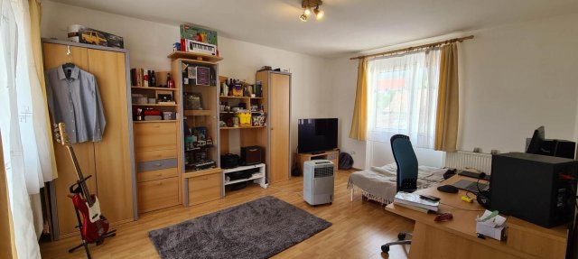 Kiadó téglalakás, albérlet, Pécsett 140 E Ft / hó, 1 szobás