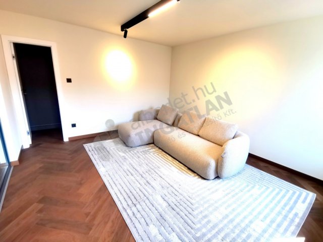 Kiadó téglalakás, albérlet, Budapesten, VI. kerületben