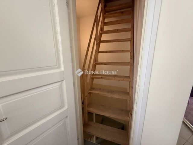 Eladó családi ház, Pécsett 115 M Ft, 4 szobás