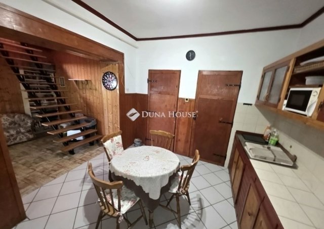 Eladó családi ház, Monoron 89.9 M Ft, 6 szobás