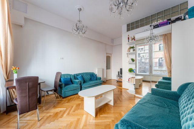 Eladó téglalakás, Budapesten, V. kerületben, Semmelweis utcában