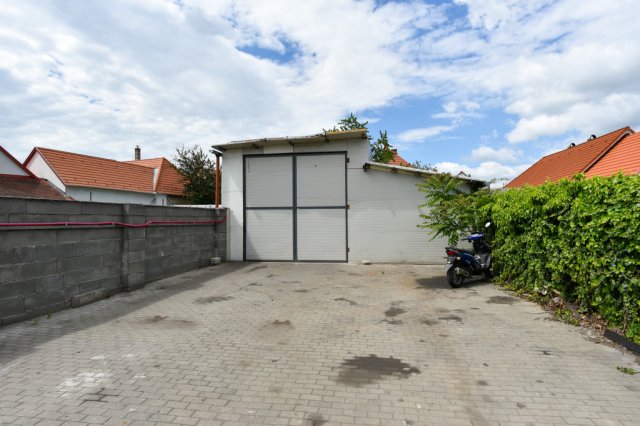 Kiadó ipari ingatlan, Veszprémben 200 E Ft / hó