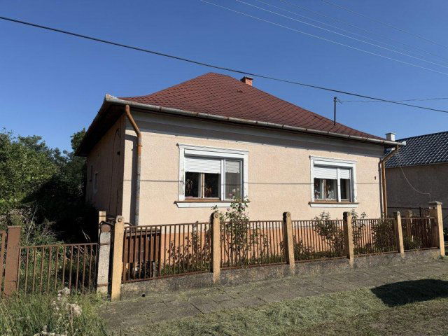 Eladó családi ház, Bánrévén 13.8 M Ft, 3 szobás
