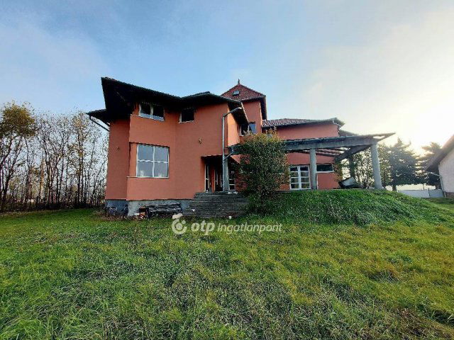 Eladó családi ház, Mezőnyárádon 50 M Ft, 7 szobás