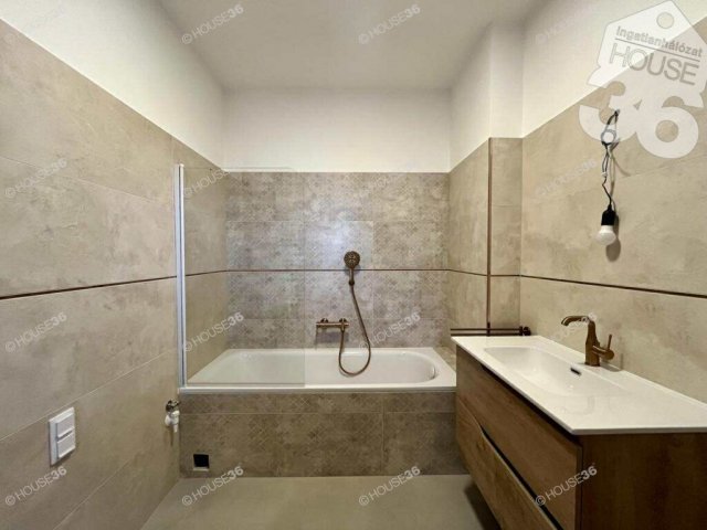 Eladó téglalakás, Kecskeméten 156 M Ft, 4 szobás