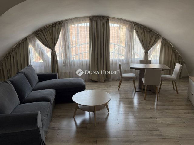 Kiadó téglalakás, albérlet, Pécsett 270 E Ft / hó, 3 szobás