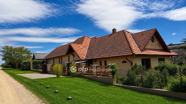 Eladó családi ház, Pákozdon 162 M Ft, 4+2 szobás