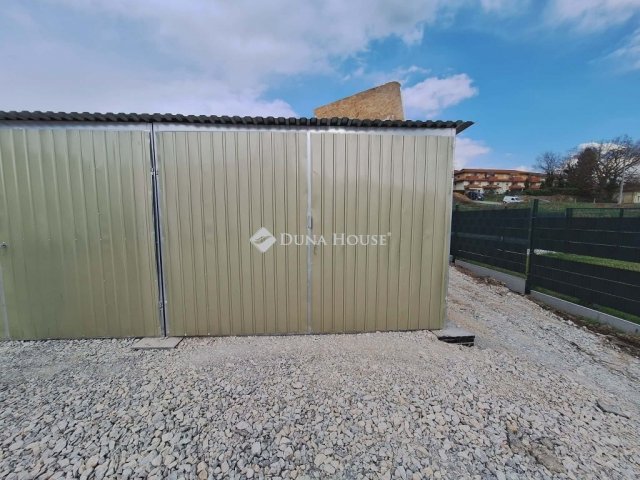 Kiadó garázs, Pécsett 25 E Ft / hó / költözzbe.hu