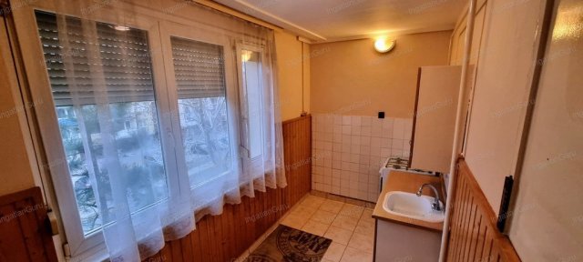 Eladó panellakás, Kecskeméten 39.5 M Ft, 2 szobás
