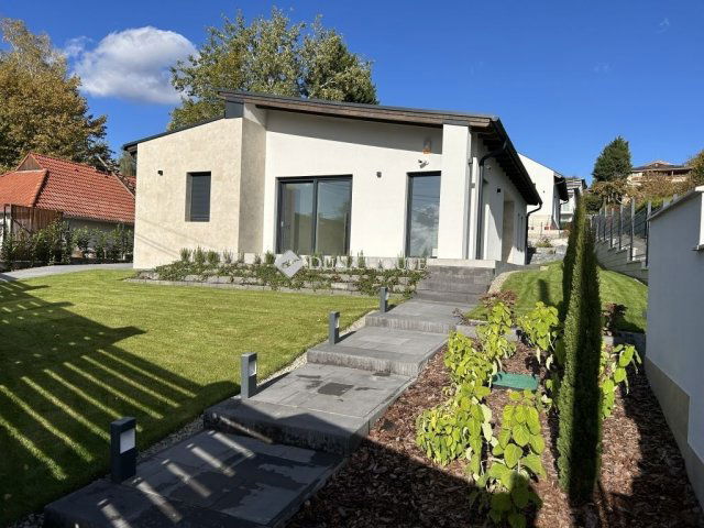 Eladó családi ház, Csömörön 215 M Ft, 4 szobás