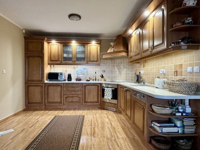 Eladó családi ház, Kozármislenyen 183.9 M Ft, 6 szobás