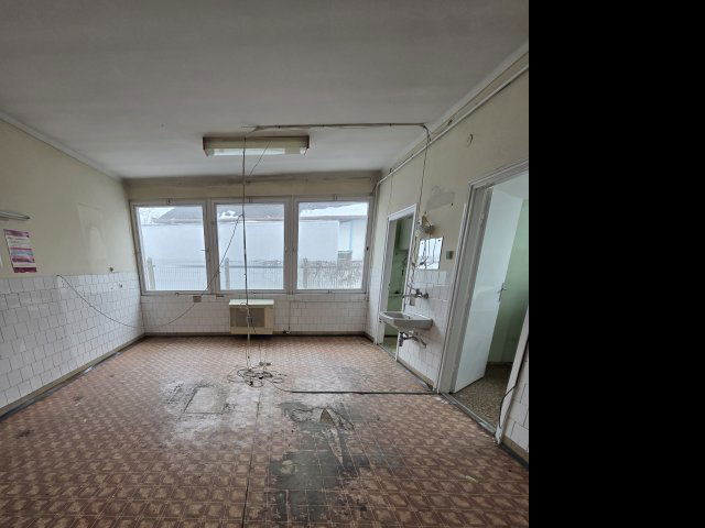 Eladó üzlethelyiség, Debrecenben 64.9 M Ft, 2 szobás