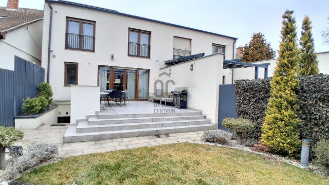 Eladó ikerház, Debrecenben 260 M Ft, 6 szobás