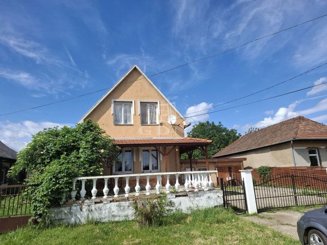 Eladó családi ház, Szikszón 25.5 M Ft, 5 szobás