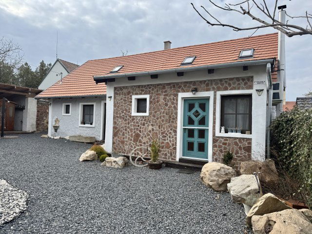 Eladó családi ház, Kővágóörsön 164.5 M Ft, 4 szobás