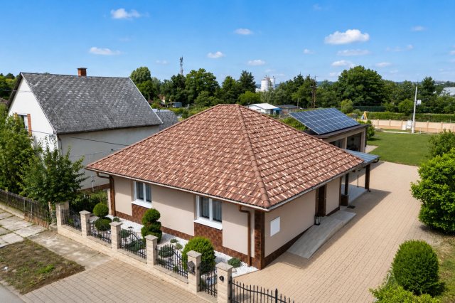 Eladó családi ház, Környén 159 M Ft, 4 szobás