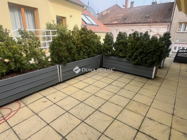 Eladó téglalakás, Pécsett 88.9 M Ft, 2 szobás