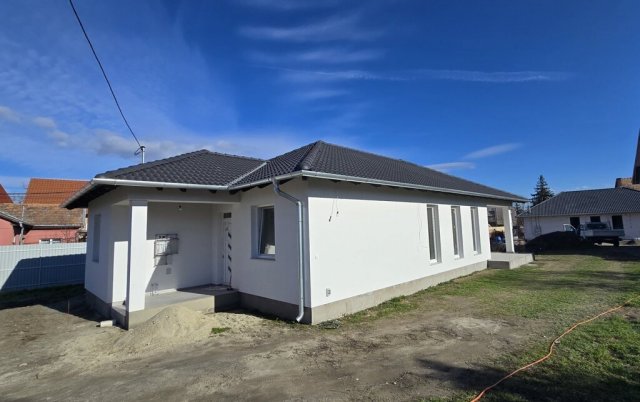 Eladó családi ház, Szigetszentmiklóson 128.999 M Ft, 5 szobás